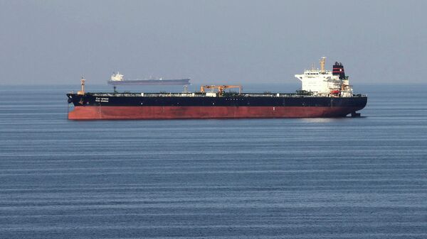 Нефтяные танкеры проходят через Ормузский пролив, архивное фото  - Sputnik Казахстан