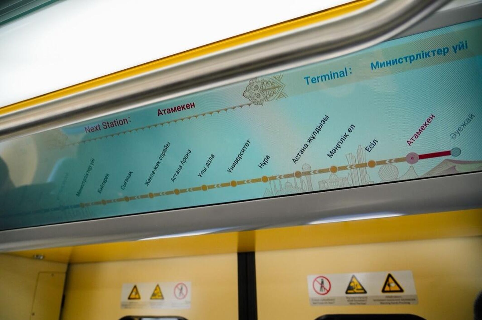 Вице-премьер Казахстана Роман Скляр и аким Астаны Женис Касымбек проверили ход работ на LRT - Sputnik Қазақстан, 1920, 02.03.2026