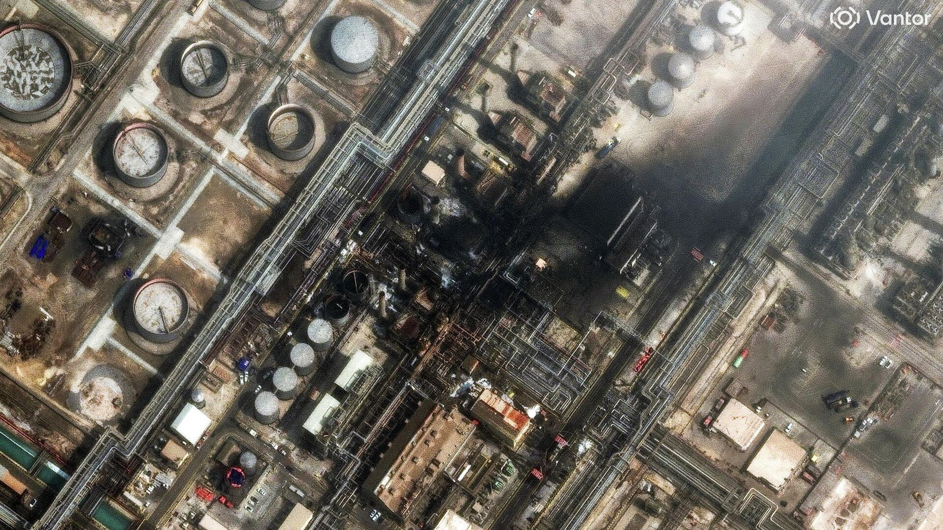 Пожар на НПЗ Saudi Aramco в Рас-Таннуре - Sputnik Казахстан, 1920, 03.03.2026