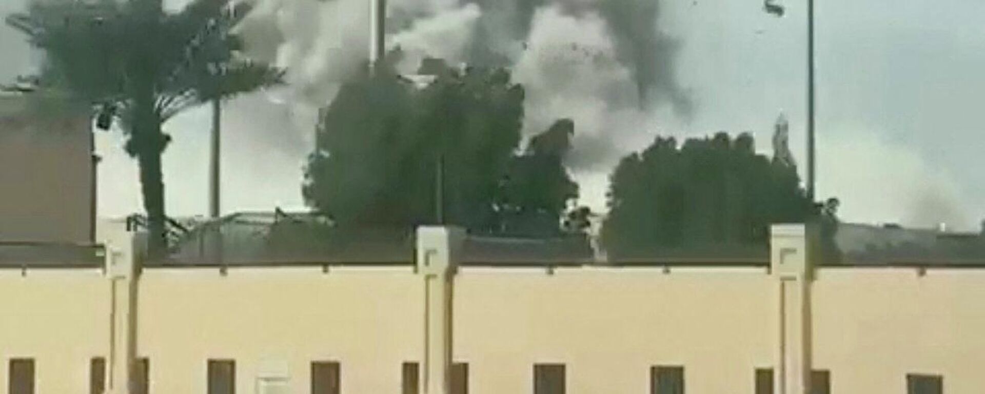 Последствия ракетного удара вблизи американской базы в Манаме, Бахрейн - Sputnik Казахстан, 1920, 03.03.2026