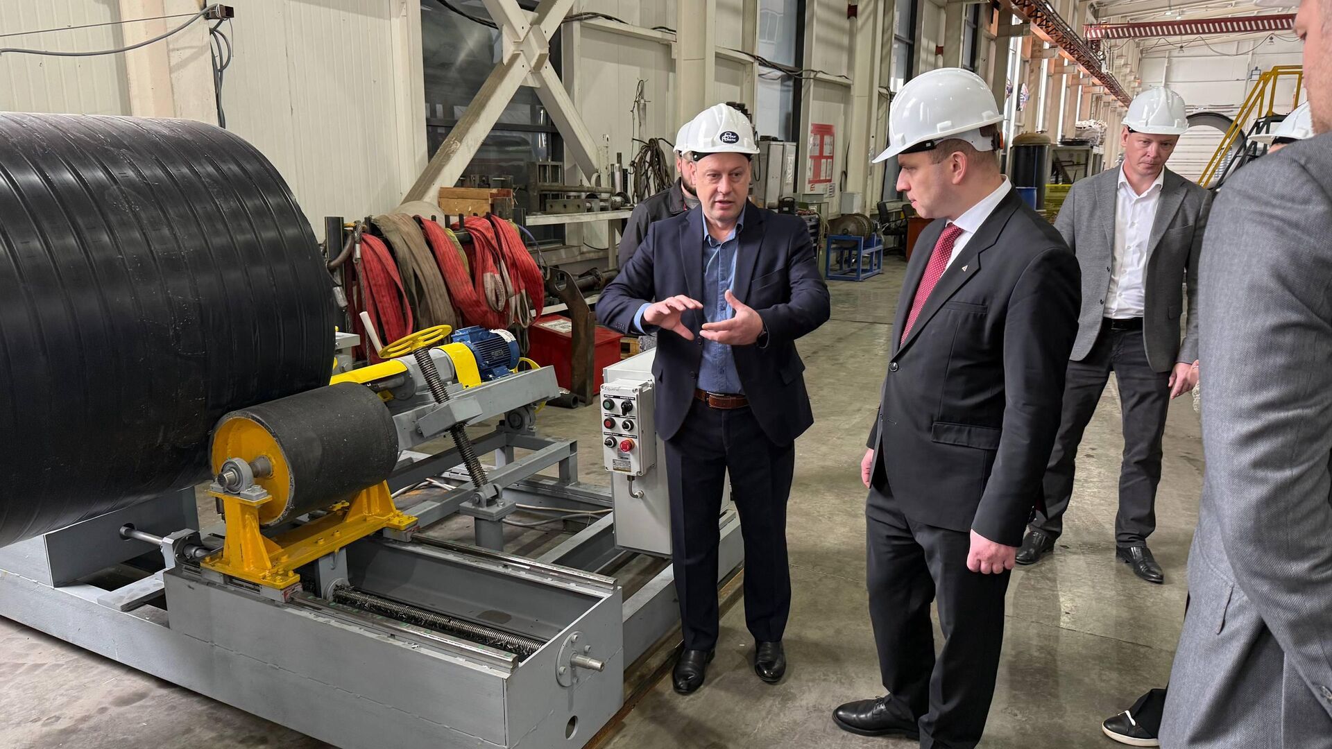 Замминистра промышленности и торговли России Роман Чекушов посетил столичный трубный завод Арыстан, входящий в группу Полипластик - Sputnik Казахстан, 1920, 03.03.2026