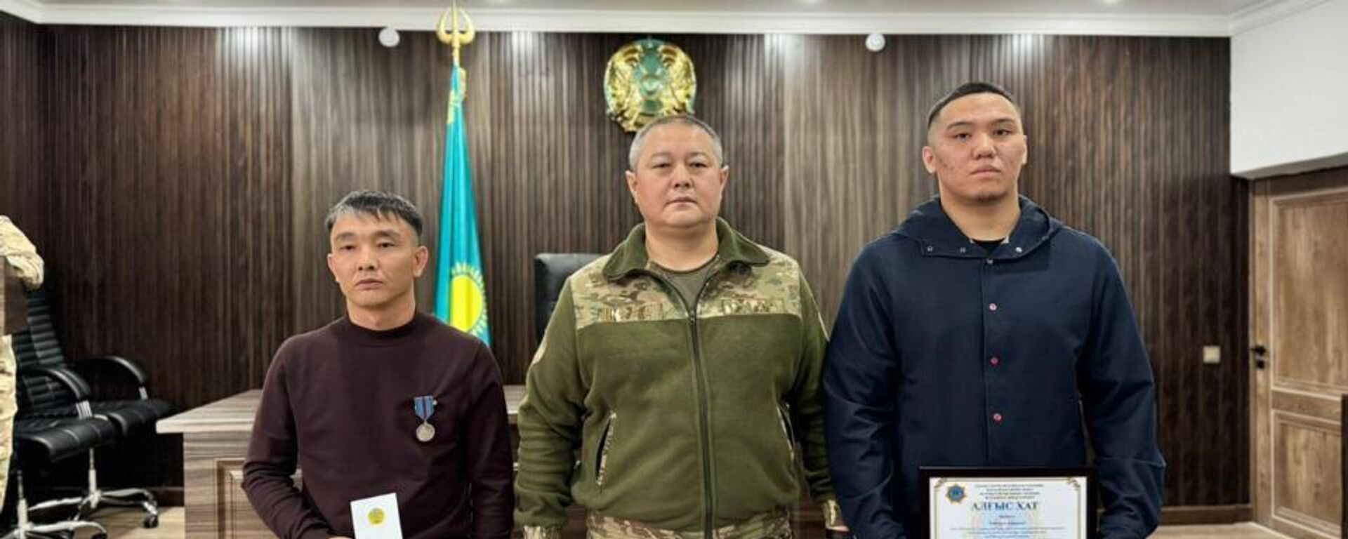 Тараздағы өрт кезінде адамдарды құтқарғандар марапатталды - Sputnik Қазақстан, 1920, 04.03.2026