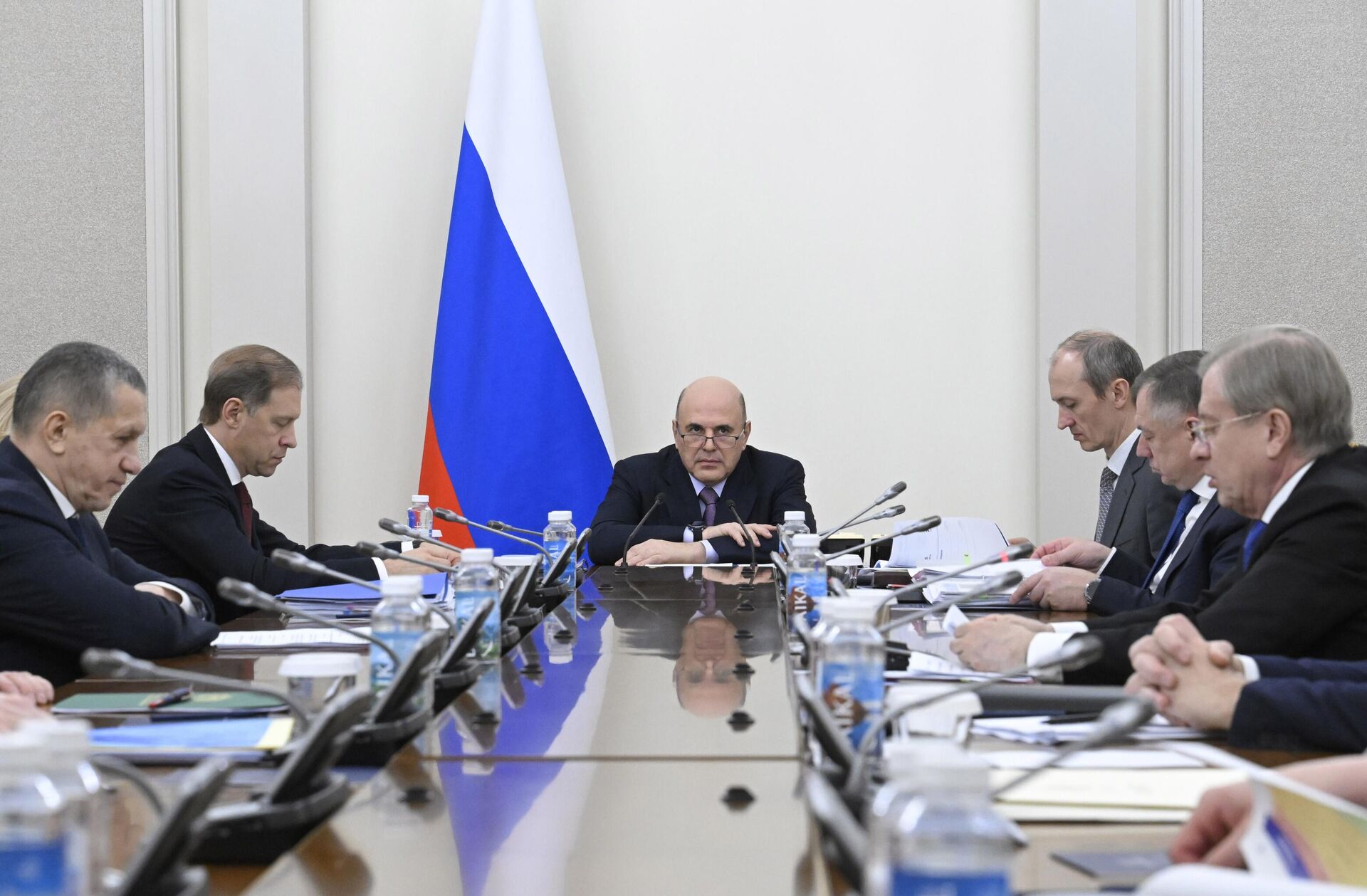 Премьер-министр Михаил Мишустин провел совещание с вице-премьерами РФ - Sputnik Казахстан, 1920, 04.03.2026