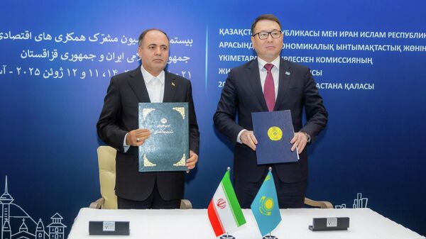 Глава Минсельхоза Ирана Голамреза Нури Гезельдже и глава Минторга Казахстана Арман Шаккалиев, архивное фото - Sputnik Казахстан