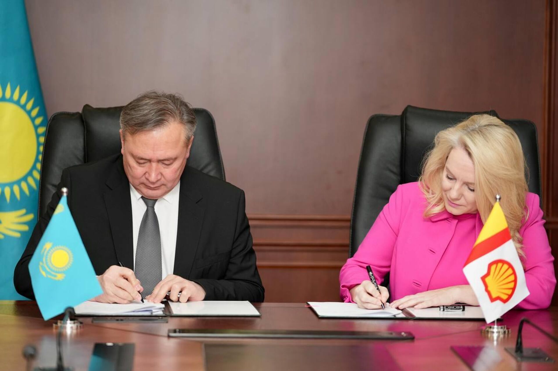 Минэнерго и Шелл Казахстан подписали контракт на геологоразведку участка Жанатурмыс в Актюбинской области - Sputnik Казахстан, 1920, 05.03.2026