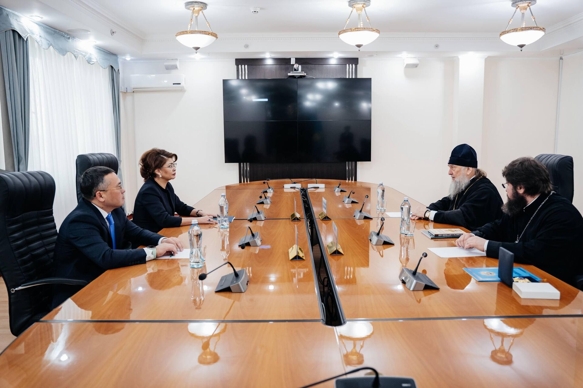 Встреча вице-премьера – министра культуры и информации Казахстана Аиды Балаевой с главой Православной церкви Казахстана, митрополитом Астанайским и Казахстанским Александром - Sputnik Казахстан, 1920, 05.03.2026