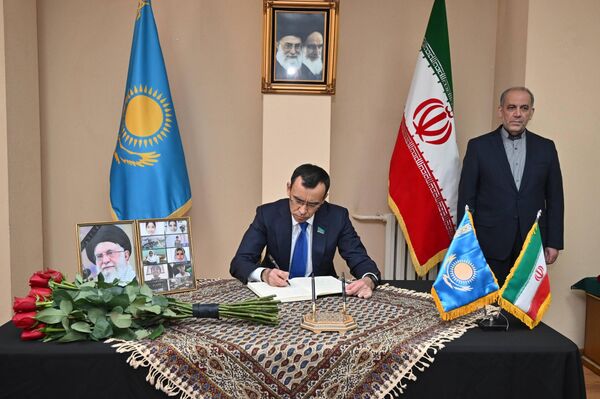 Мәулен Әшімбаев президент Қасым-Жомарт Тоқаевтың атынан Иран халқына көңіл айтты - Sputnik Қазақстан