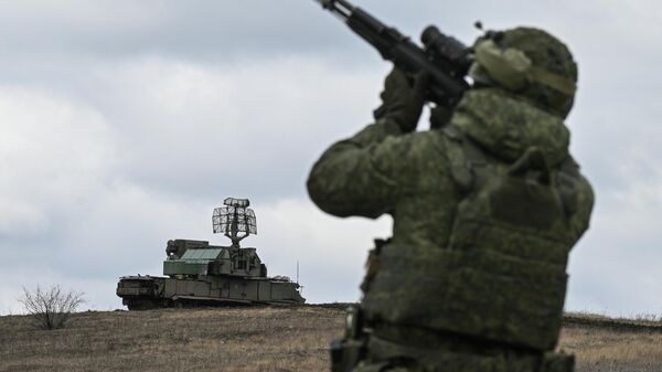 Боевое дежурство ЗРК Тор-М1 группировки войск Центр на Красноармейском направлении СВО - Sputnik Казахстан