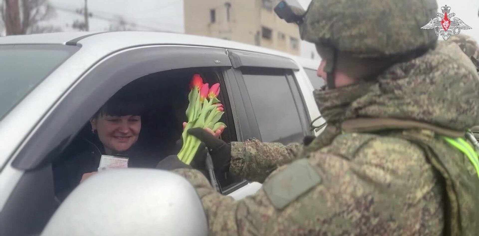 Военные инспекторы группировки Запад поздравили женщин-водителей в ЛНР с 8 марта  - Sputnik Казахстан, 1920, 07.03.2026