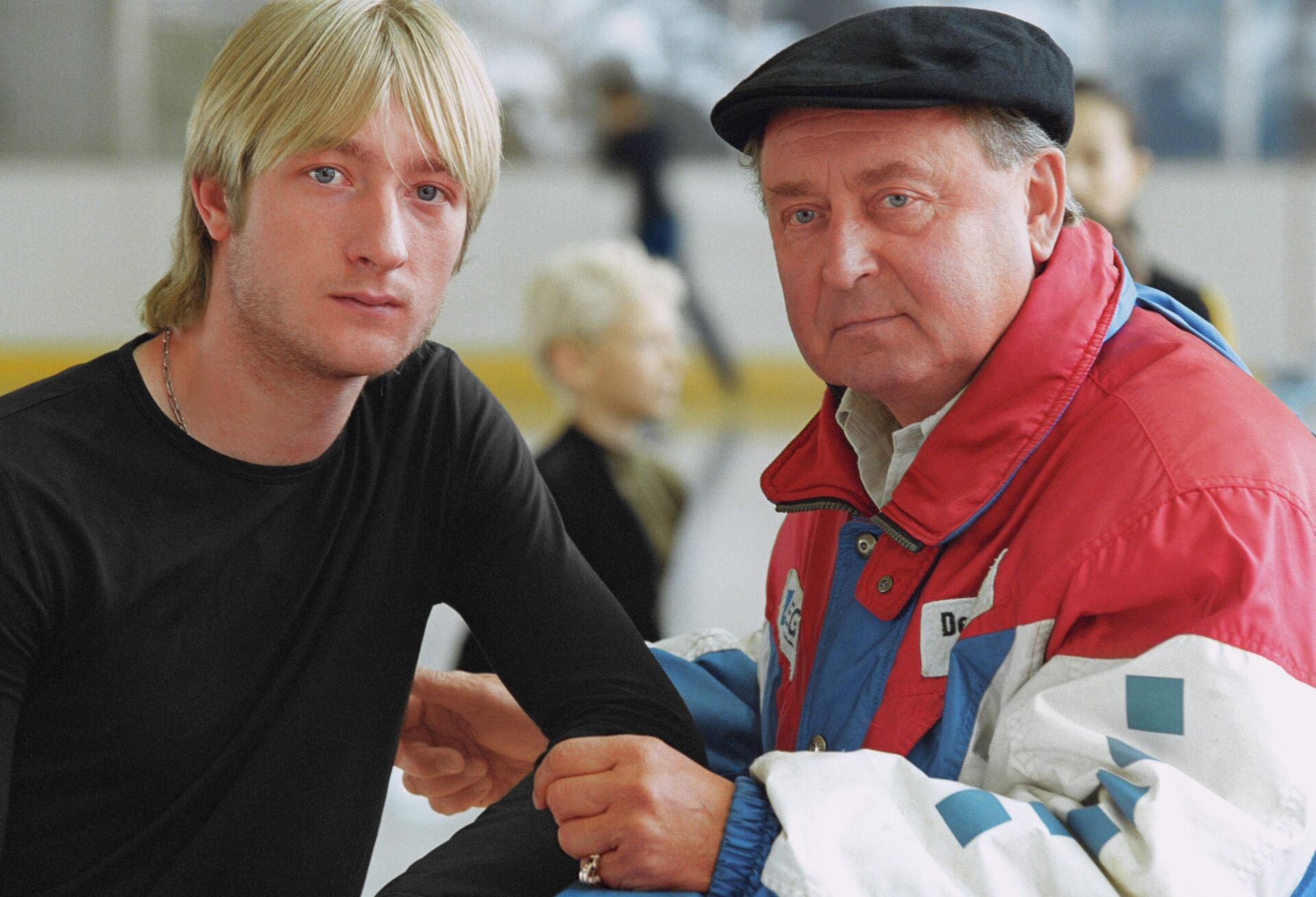 Тренер Алексей Мишин со своим воспитанником, российским фигуристом Евгением Плющенко - Sputnik Казахстан, 1920, 07.03.2026