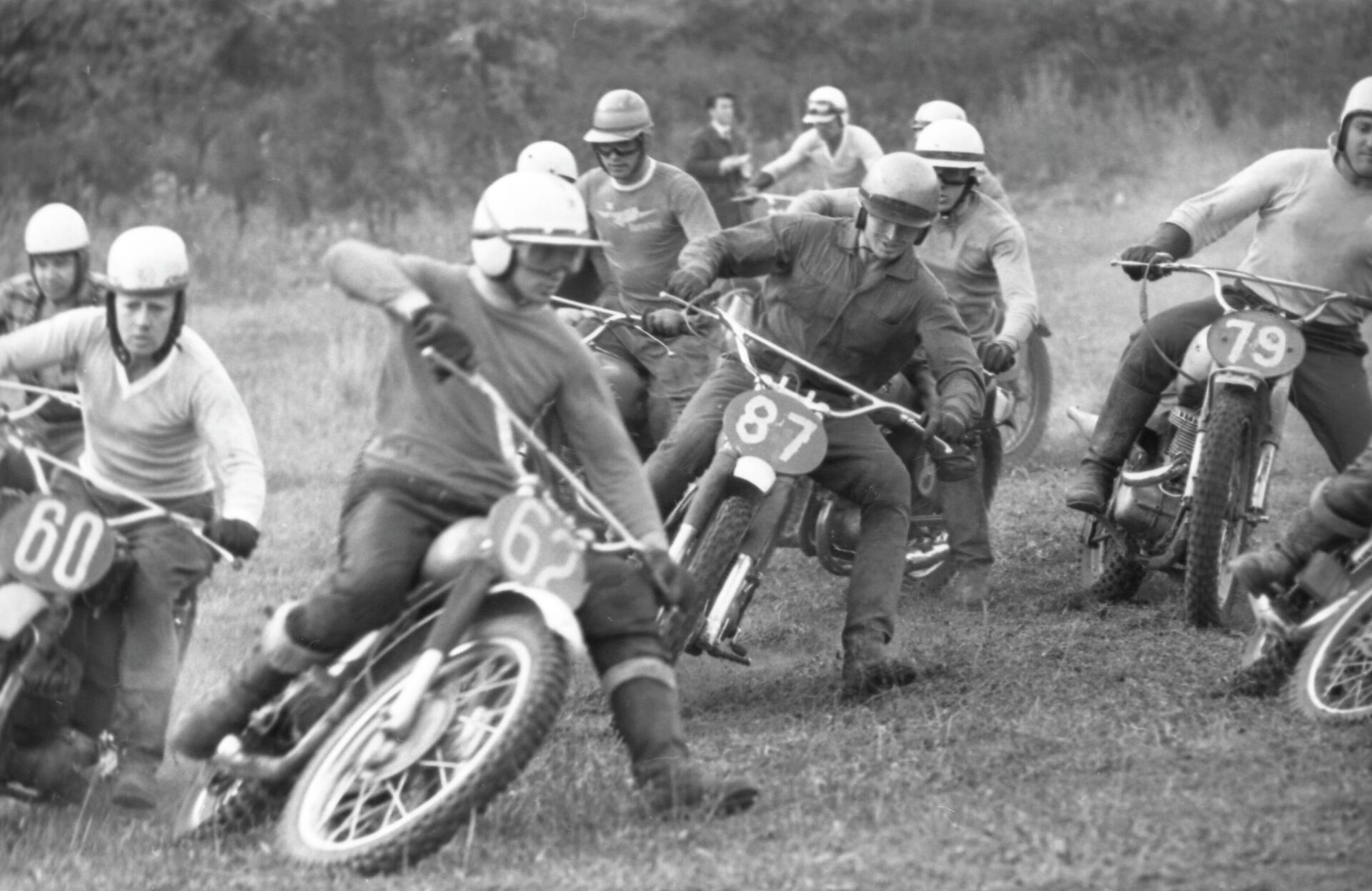 Мотогонщик Виктор Арбеков - Sputnik Казахстан, 1920, 07.03.2026