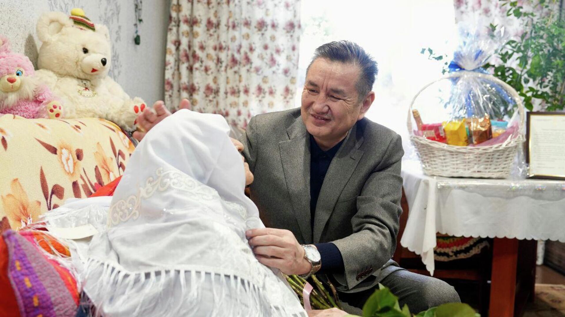 Аким ВКО Нурымбет Сактаганов поздравил женщин-ветеранов с 8 Марта  - Sputnik Казахстан, 1920, 07.03.2026