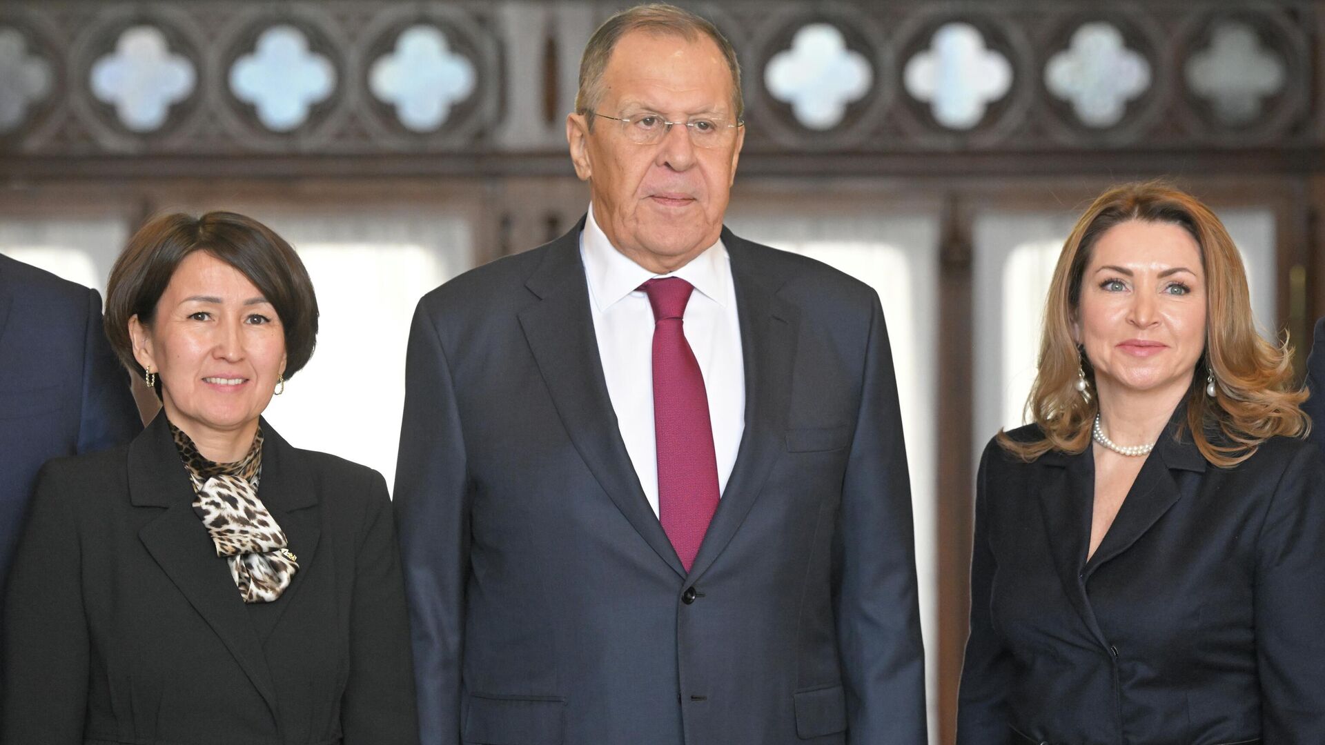 Гульзат Кабенова, Сергей Лавров и Наталья Бочарова Гульзат Кабенова, Сергей Лавров и Наталья Бочарова - Sputnik Казахстан, 1920, 12.03.2026