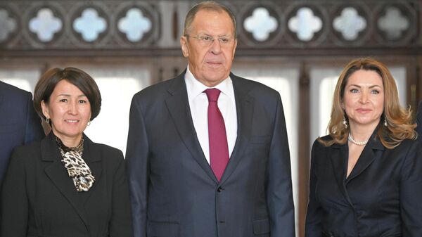 Гульзат Кабенова, Сергей Лавров и Наталья Бочарова  - Sputnik Казахстан