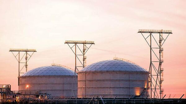 Резервуары для газоконденсата на Карачаганаке  - Sputnik Казахстан
