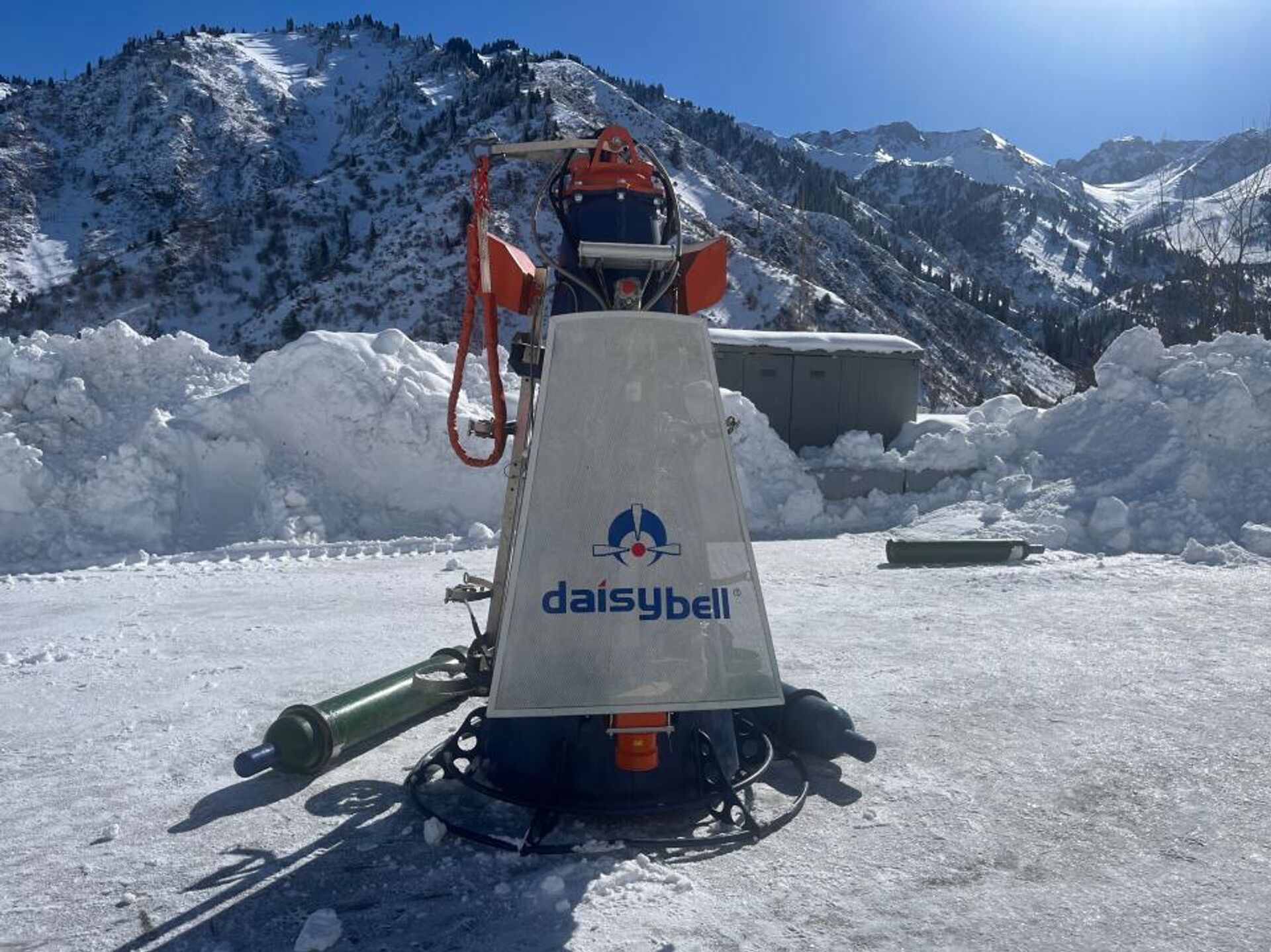 Алматы тауларында қар көшкінін жүргізуге айрықша технология қолданылды - Sputnik Қазақстан, 1920, 12.03.2026