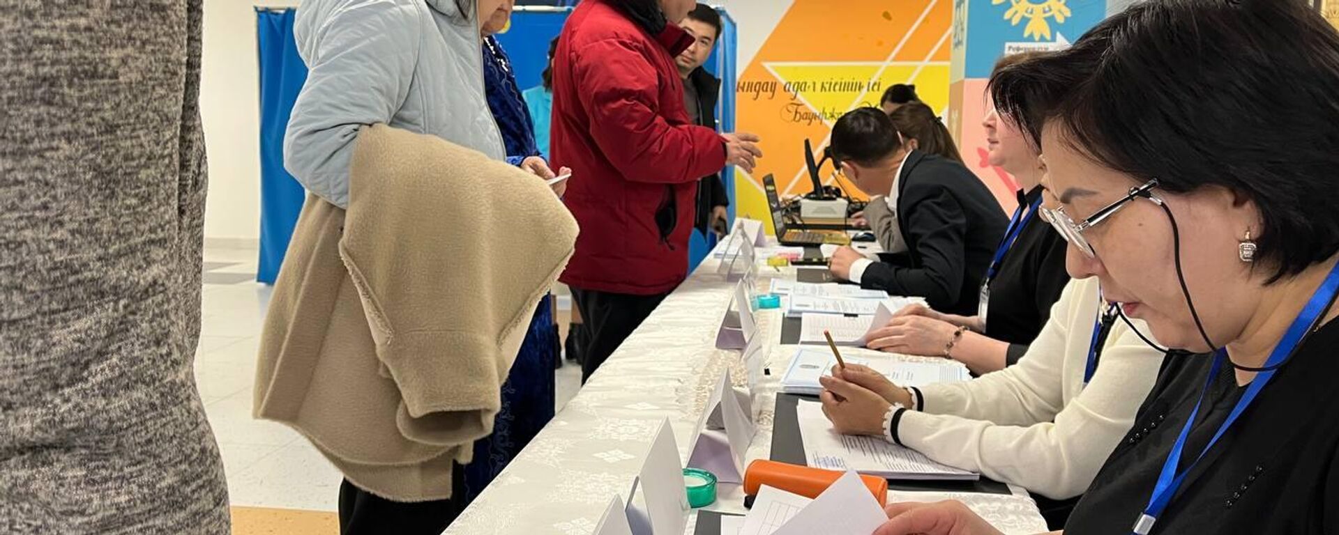 Алматы облысы Қарасай ауданындағы ауылдық учаскеде дауыс беру процесі Алматы облысы Қарасай ауданындағы ауылдық учаскеде дауыс беру процесі - Sputnik Қазақстан, 1920, 15.03.2026
