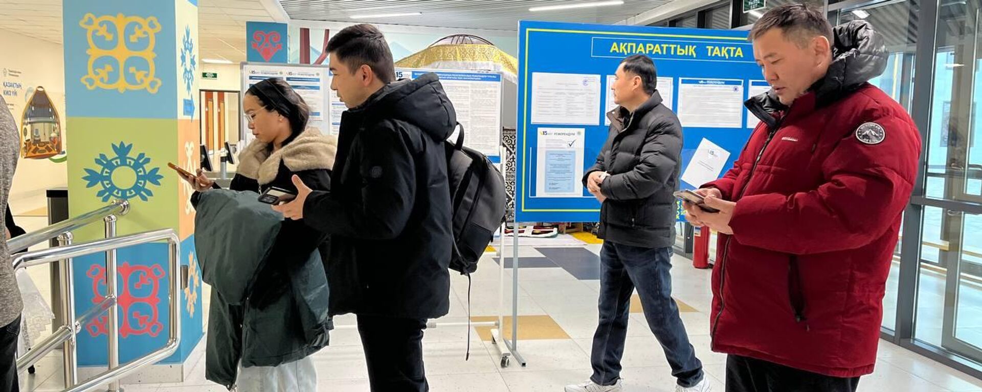 Жители села Алмалыбак Карасайского района Алматинской области на референдуме по новой Конституции Казахстана - Sputnik Казахстан, 1920, 15.03.2026