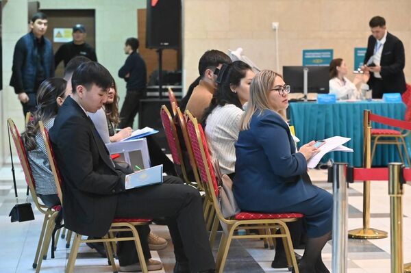 Референдум по новой Конституции Казахстана проходит в Астане  - Sputnik Казахстан