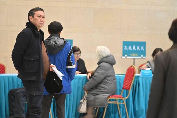 Референдум по новой Конституции Казахстана проходит в Астане  - Sputnik Казахстан