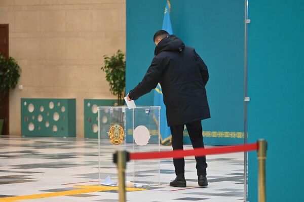 Референдум по новой Конституции Казахстана проходит в Астане  - Sputnik Казахстан