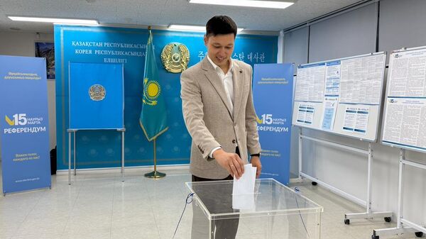 Участок для референдума в Сеуле - Sputnik Казахстан