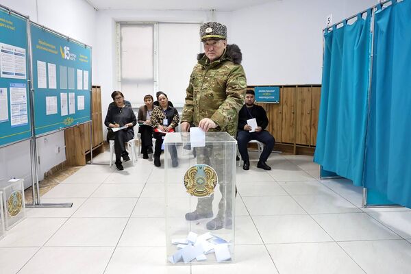 Қорғаныс министрі Дәурен Қосанов Қорғаныс министрі Дәурен Қосанов - Sputnik Қазақстан