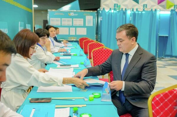 Астана әкімі Жеңіс Қасымбек Астана әкімі Жеңіс Қасымбек - Sputnik Қазақстан