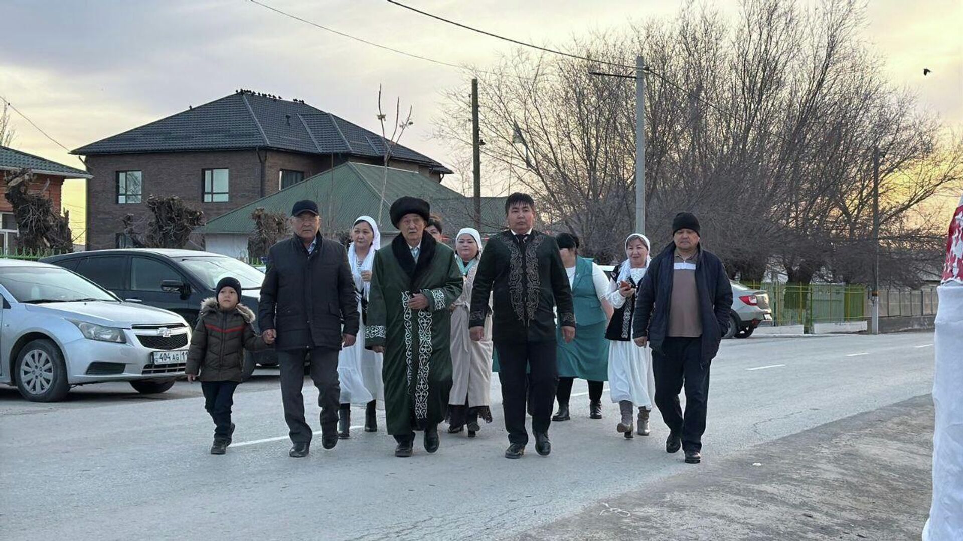 Қызылордада бір әулеттің 9 келіні бір мезетте дауыс берді - Sputnik Қазақстан, 1920, 15.03.2026