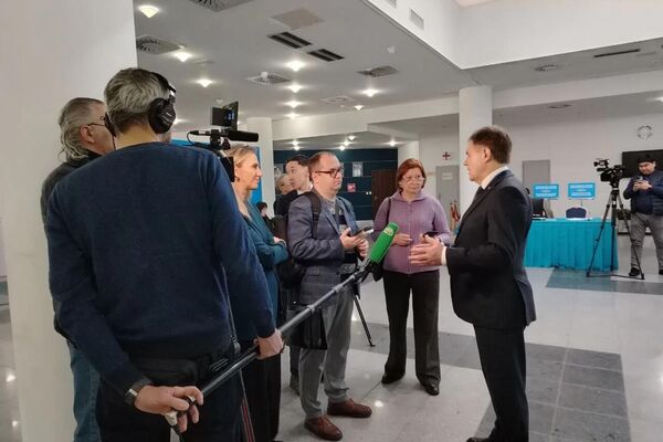 Представители Миссии наблюдателей от СНГ наблюдают на референдуме по новой Конституции Казахстана - Sputnik Казахстан