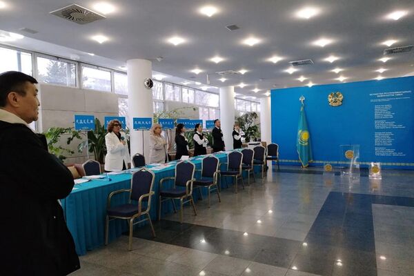 Представители Миссии наблюдателей от СНГ наблюдают на референдуме по новой Конституции Казахстана - Sputnik Казахстан