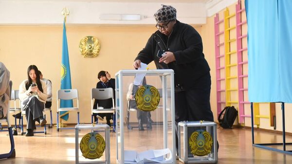 Алматыдағы референдумда дауыс беру учаскесі - Sputnik Қазақстан