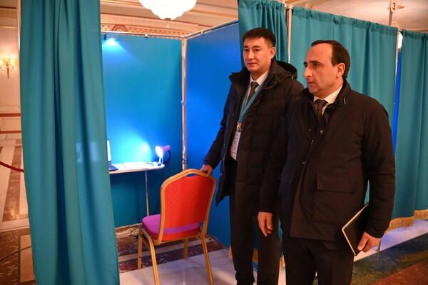 Группа наблюдателей от ПА ОДКБ проводит мониторинг конституционного референдума в Астане - Sputnik Казахстан