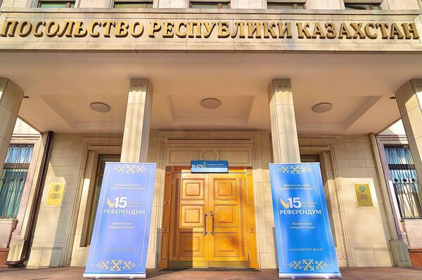 В Москве граждане Казахстана голосуют на референдуме по новой Конституции - Sputnik Казахстан