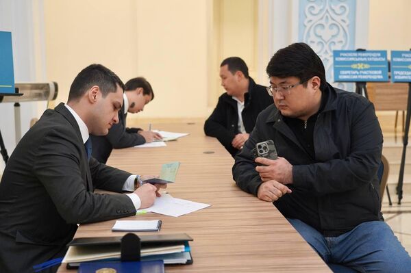 В Москве граждане Казахстана голосуют на референдуме по новой Конституции - Sputnik Казахстан