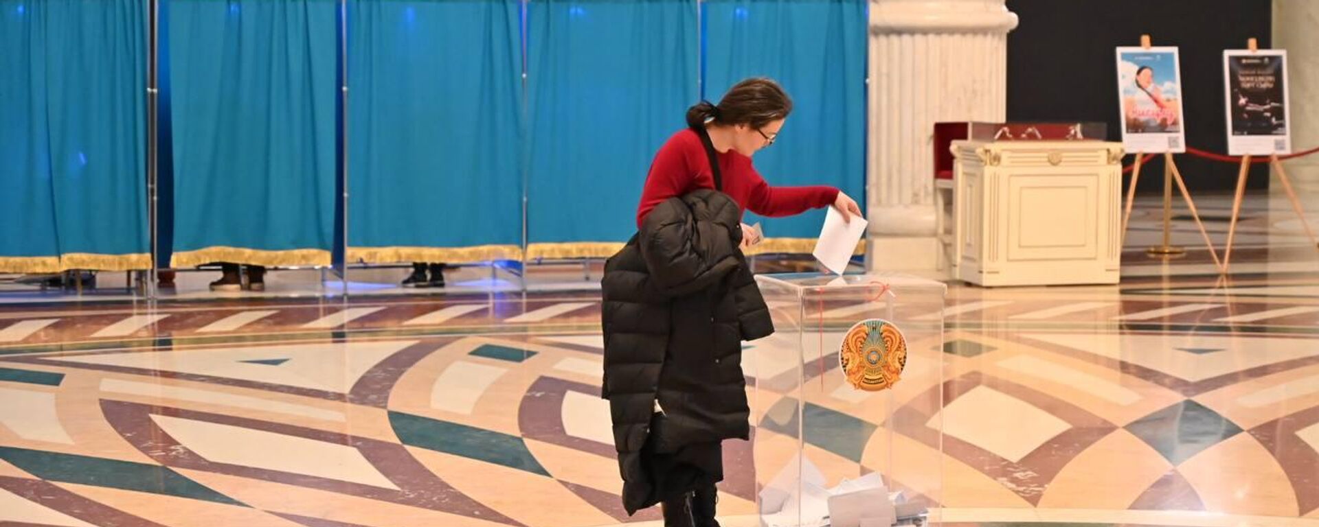 В Астане проходит референдум по новой Конституции Казахстана  - Sputnik Қазақстан, 1920, 15.03.2026