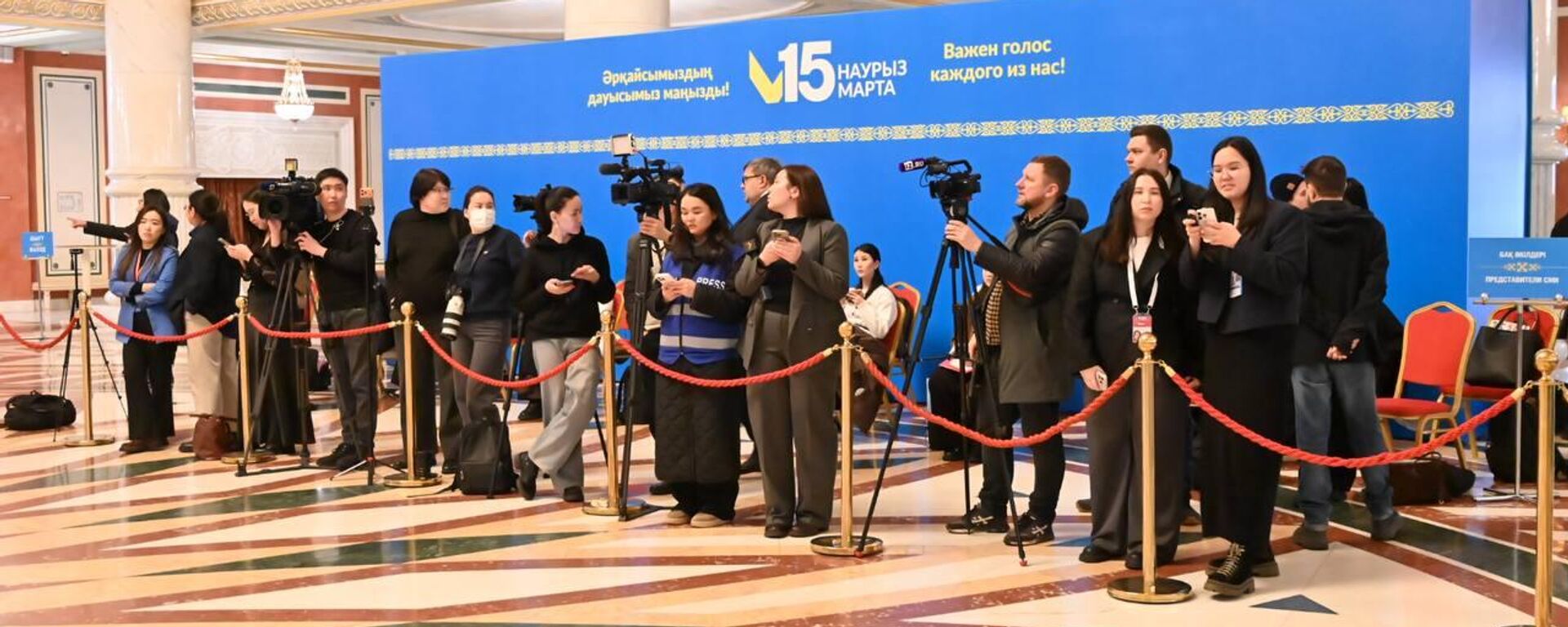 В Астане проходит референдум по новой Конституции Казахстана  - Sputnik Казахстан, 1920, 15.03.2026