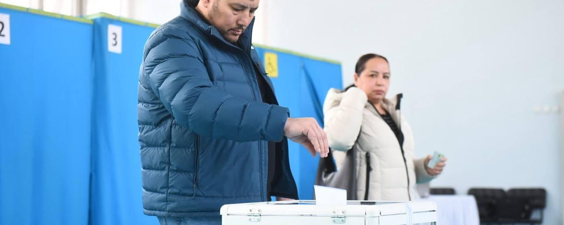 В Алматы проходит референдум по новой Конституции Казахстана  - Sputnik Казахстан, 1920, 16.03.2026