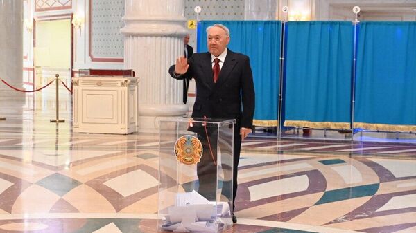 Нұрсұлтан Назарбаев референдумда дауыс берді - Sputnik Қазақстан