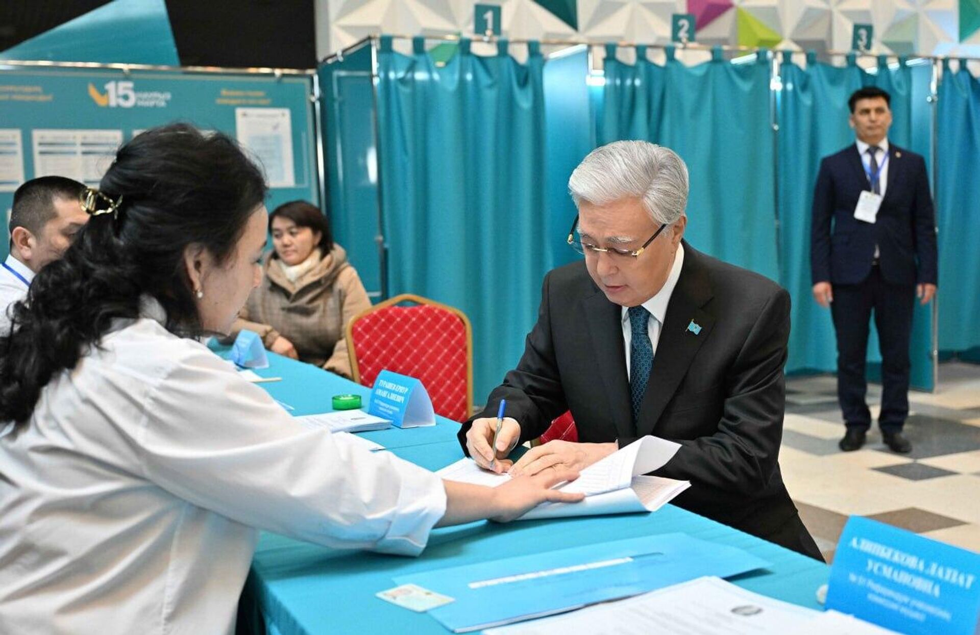 Президент Қасым-Жомарт Тоқаев республикалық референдумда дауыс берді - Sputnik Казахстан, 1920, 15.03.2026