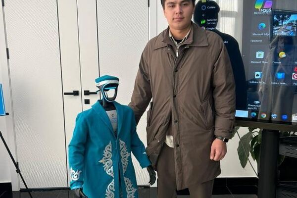 Робот пришел на участок для референдума в Алматинской области  - Sputnik Казахстан