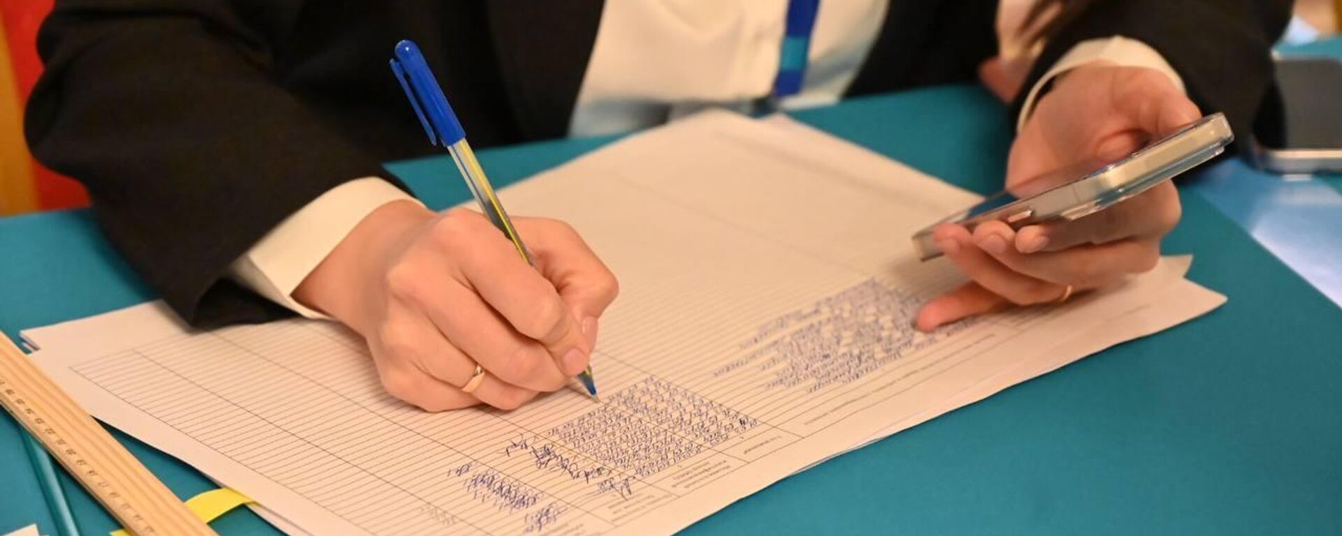 Референдум по принятию новой Конституции в Казахстане: каковы итоги - видеомост - Sputnik Казахстан, 1920, 16.03.2026