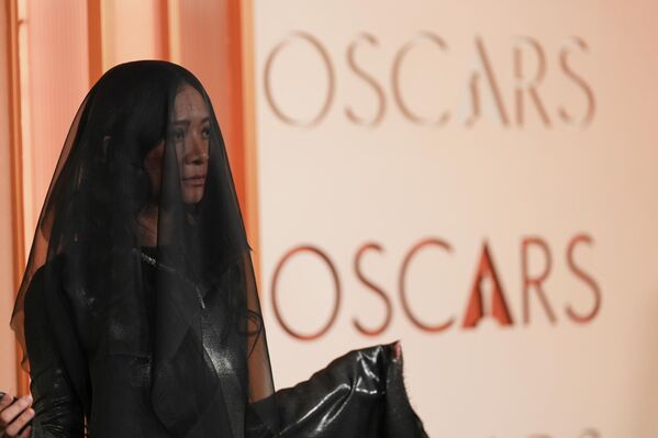 Хлоя Чжао прибывает на церемонию вручения премии "Оскар" в Лос-Анджелесе. - Sputnik Казахстан