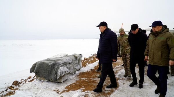Заместитель премьер-министра Канат Бозумбаев в рамках рабочей поездки в Акмолинскую область вместе с акимом региона Маратом Ахметжановым проверил противопаводковые мероприятия - Sputnik Казахстан