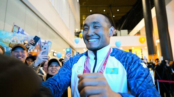 Как встречали чемпиона Паралимпийских игр Ербола Хамитова в Казахстане  - Sputnik Казахстан