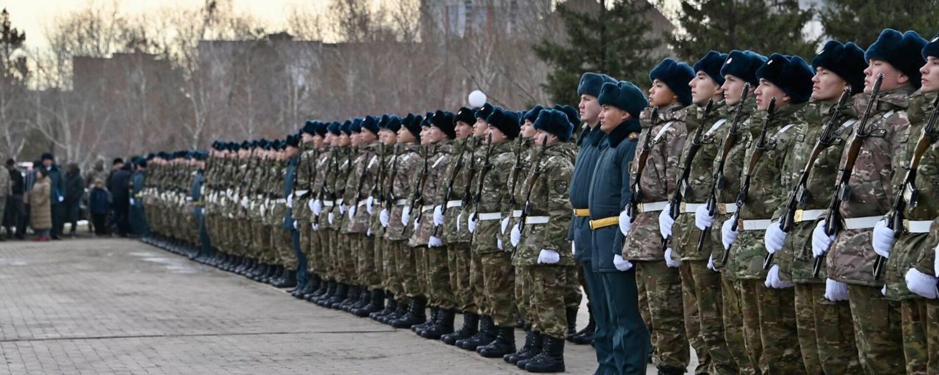 Парадный строй солдат-срочников - Sputnik Казахстан, 1920, 17.03.2026