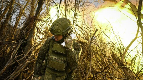 Боевая работа расчета гаубицы Д-30 группировки войск Центр - Sputnik Казахстан