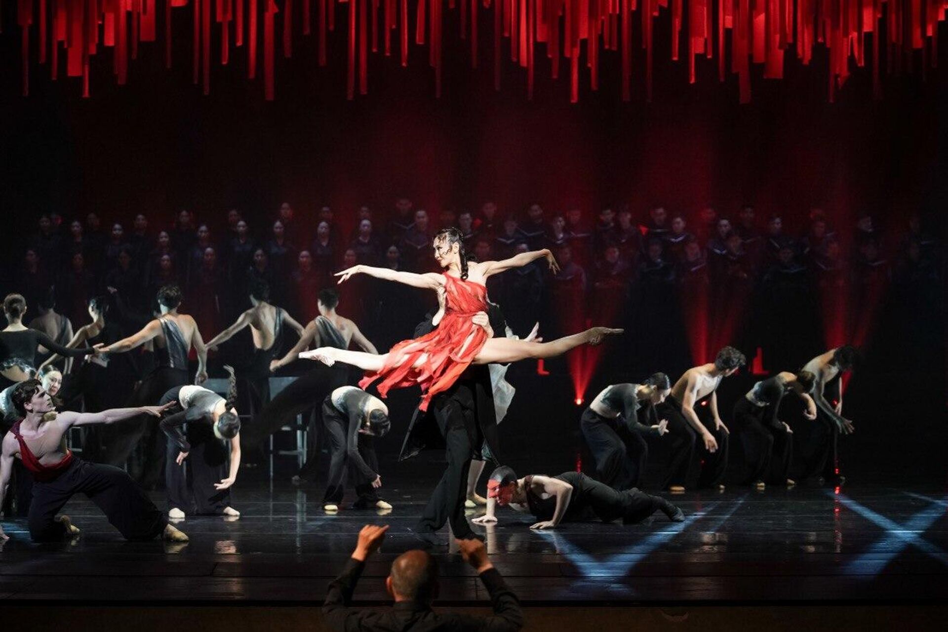 На сцене театра Астана Балет состоялись показы балета-кантаты Carmina Burana - Sputnik Казахстан, 1920, 17.03.2026