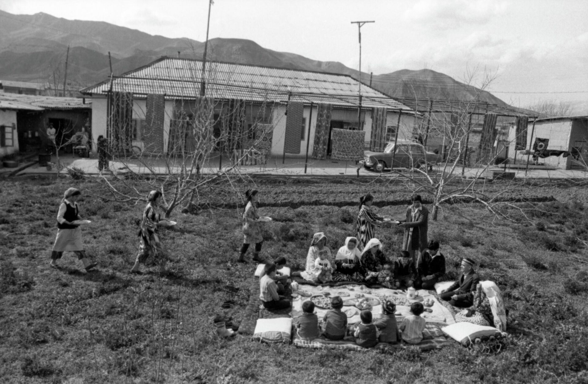 Жители узбекского села отмечают один из самых древних и любимых в народе праздников - Новруз (в переводе с персидского новый день). - Sputnik Казахстан, 1920, 19.03.2026