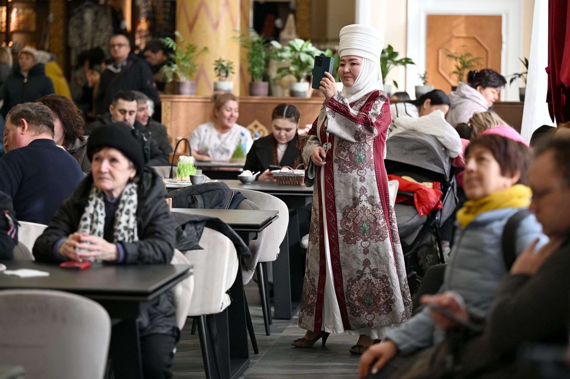 Празднование Навруза в павильоне №4 Киргизской Республики на ВДНХ - Sputnik Казахстан, 1920, 19.03.2026